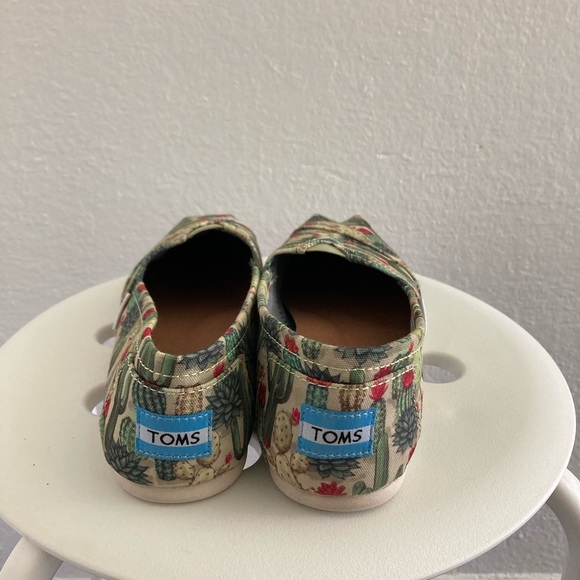 TOMS Classic Slip-on Shoes - Picture 4 of 6